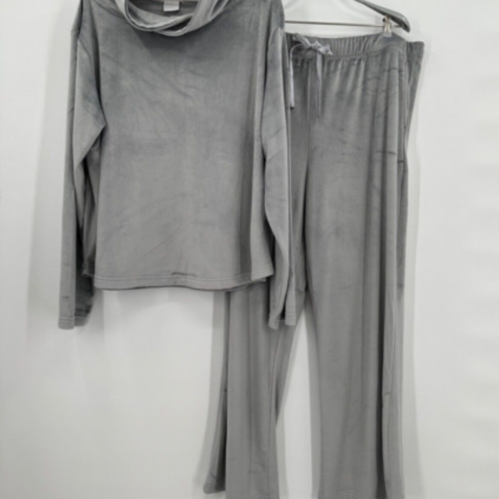 Velour set NWT SOFTIES 2X-3X Feather velour grey
